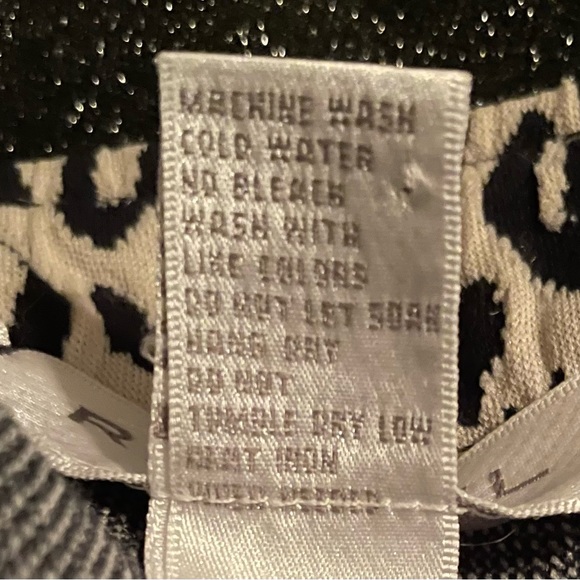 Rafael Sport animal print long sleeve lined zip up with pockets. Sz M Looks New - Picture 6 of 8